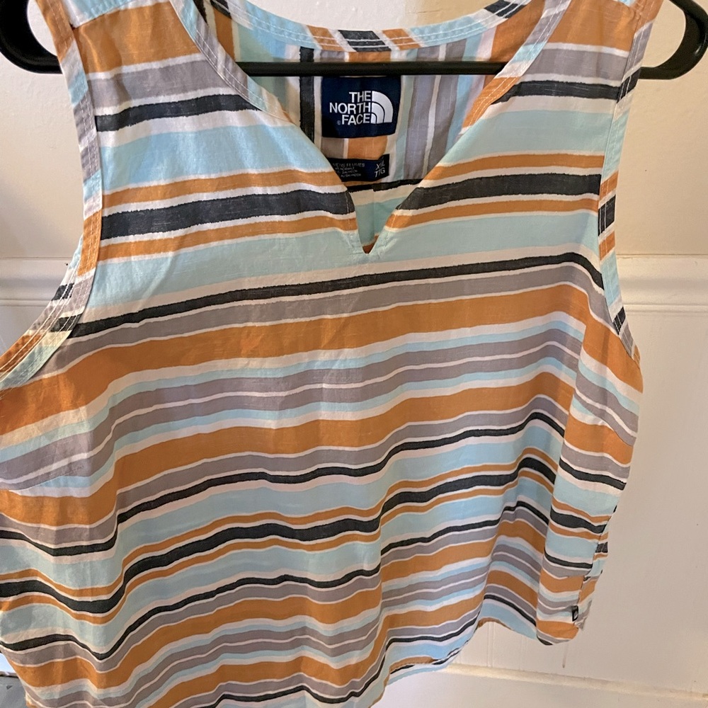 The North Face - women’s top - XXL - brand new condition.